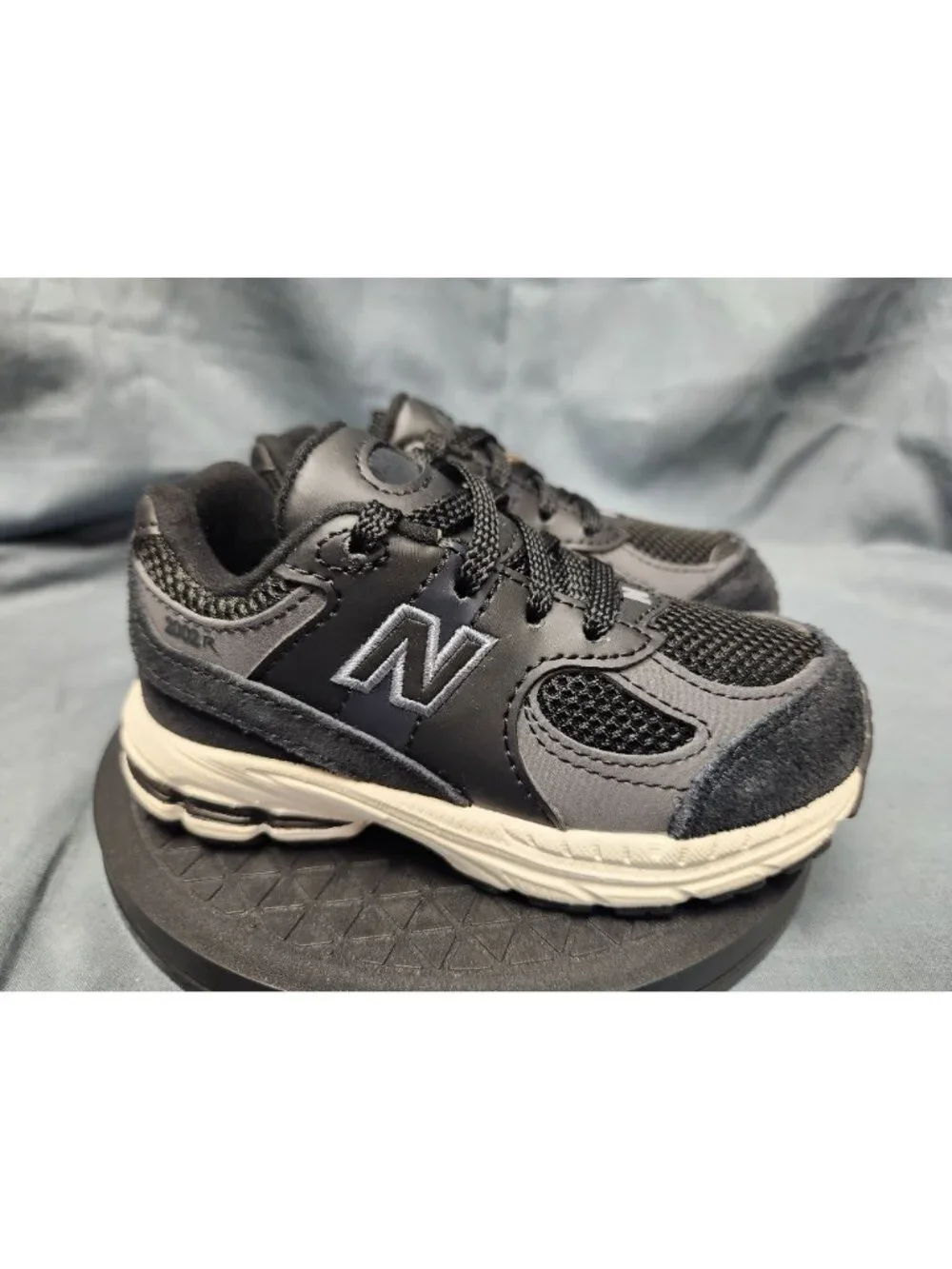 New Balance 2002 Sneakers PC2002BK Black Kids Size 1 NEW NO BOX!